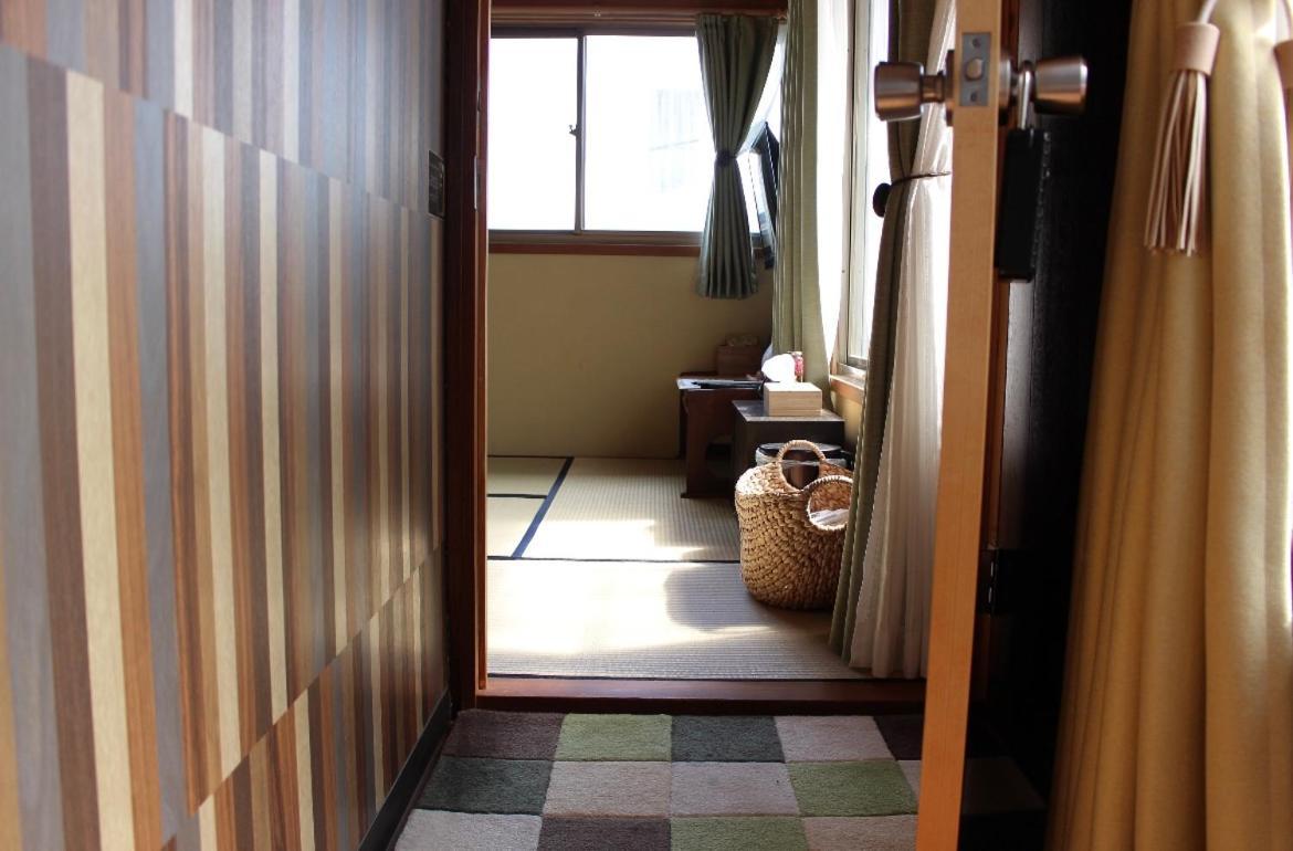 Tipy Records Inn Hanare Odawara Esterno foto